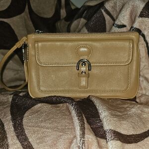 VINTAGE Coach Tan Leather Wristlet with Gold-Toned Clasp